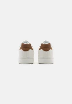 Pier One Sneakers Laag - White 10 Pier One Sneakers Laag - White -Pier One 0d68a4c32b96494b83f0888dc073cae5