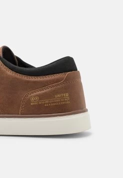 Pier One Sneakers Laag - Cognac -Pier One 8733e13d37d6492285523affe08eb939
