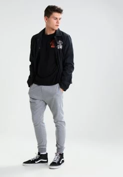 Pier One -Pier One d935ebb11b8a4ba2966829c99358ab7c