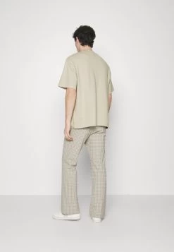 Pier One T-Shirt Basic - Beige -Pier One fc1282f8e7114005b687f995a438664d